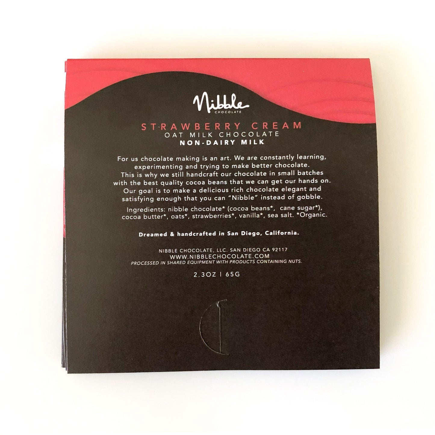 Back label of Strawberry Cream Oat Milk Chocolate bar – Non-Dairy, Nibble Chocolate