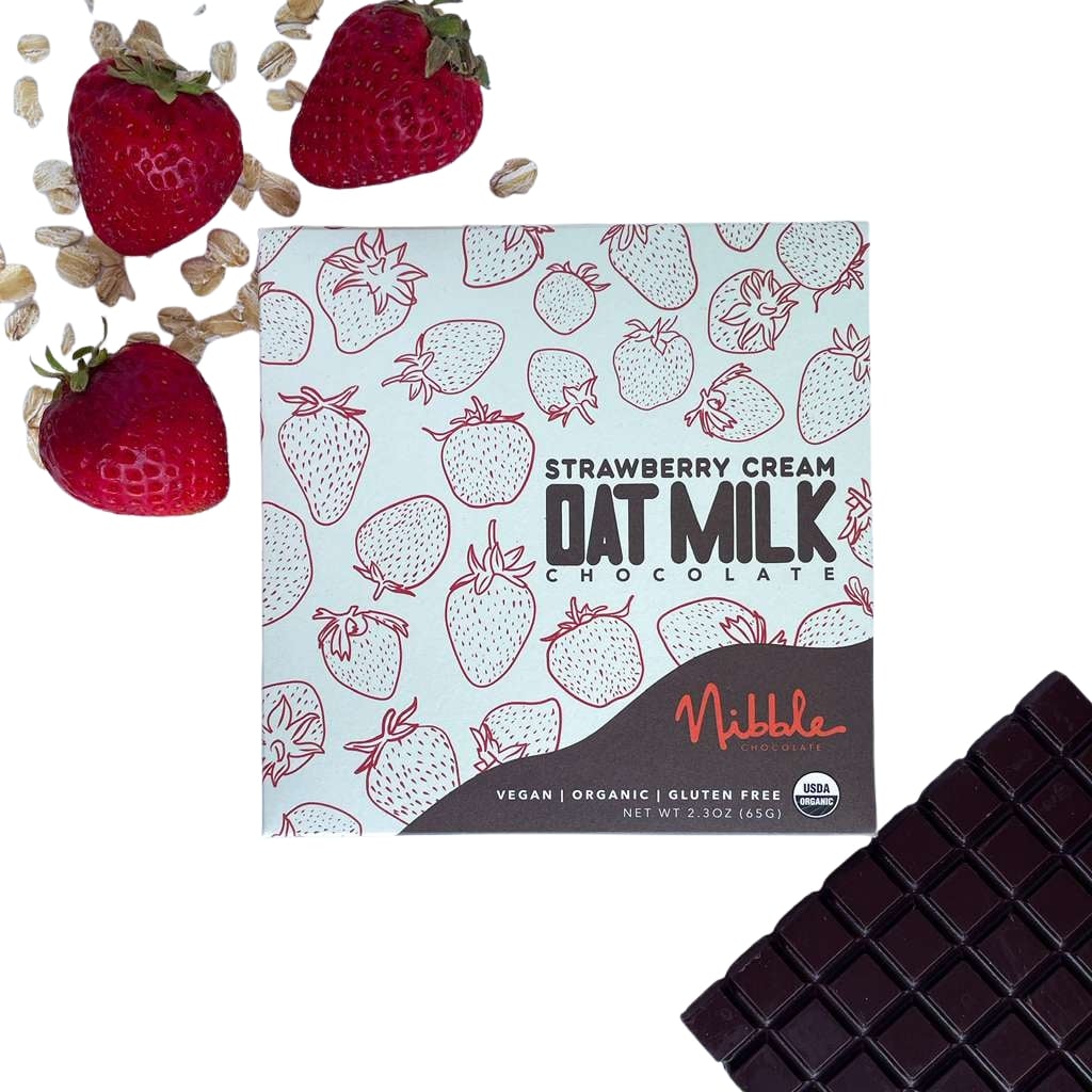 Nibble Chocolate bar — Oat milk chocolate with strawberry cream, 65 g.