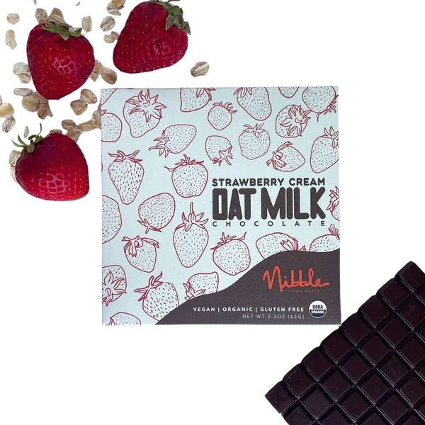 Nibble Chocolate bar — Oat milk chocolate with strawberry cream, 65 g.